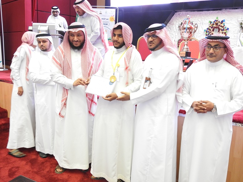 فريق النادي العلمي بثانوية الحسينيه يحقق المركز الأول