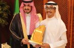أمير مكة بالنيابة ⁧‫بدر بن سلطان‬⁩ ‏يكرم طلاب مكة الفائزين ببطولة فرسان التعليم