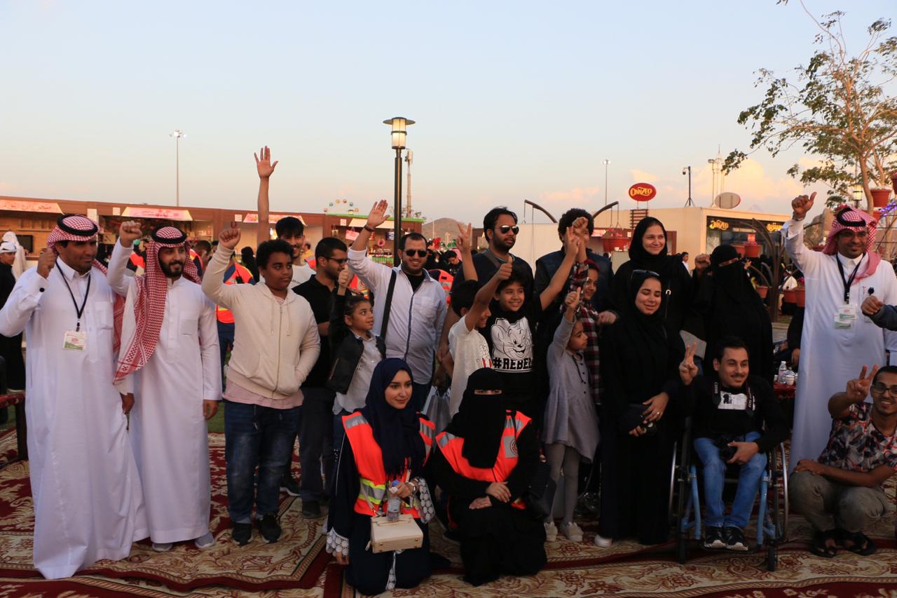 متطوعي الهلال الأحمر يستقبلون زَوار مهرجان الورد  ويقيمون مبادرة خاصة لشهيد التطوع ريان العيتاني