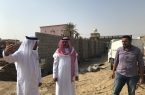 مُحافظ ضمد يقف على مشروع مدرسه الملك فيصل