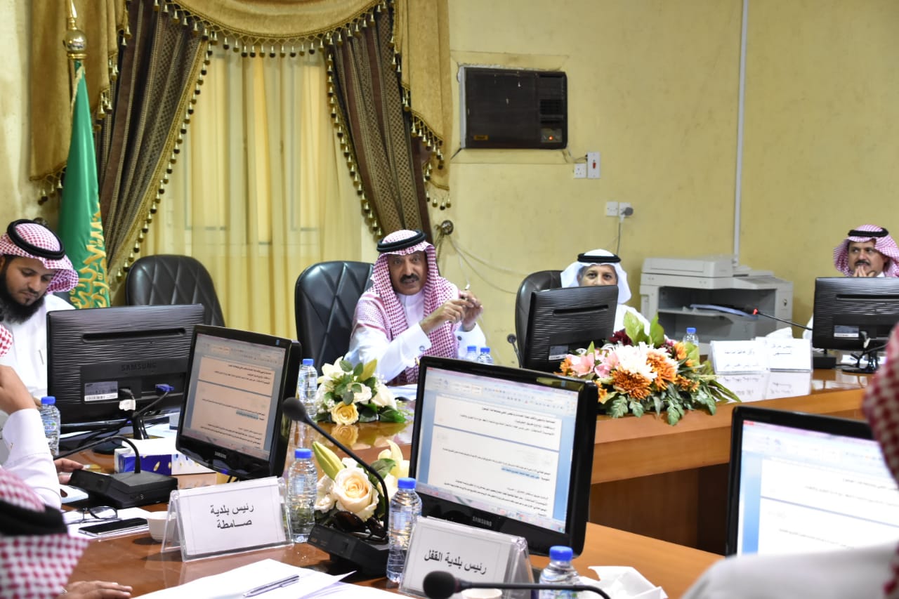 محافظ صامطة”زعلة” يرأس اجتماع المجلس المحلي