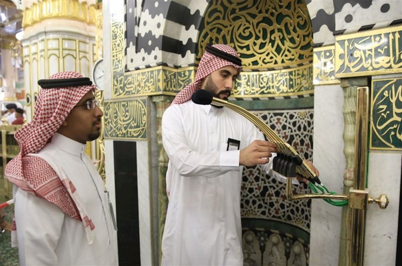وكالة شؤون المسجد النبوي تجدّد مايكروفونات المحراب والمكبّرية