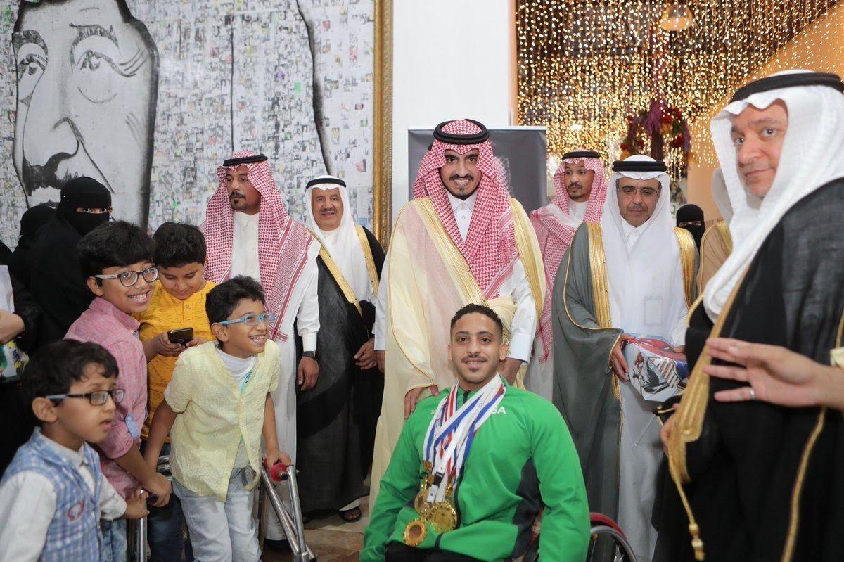 نائب أمير مكة يزور مركز الملك عبدالله لرعاية الأطفال المعوقين بـ جدة