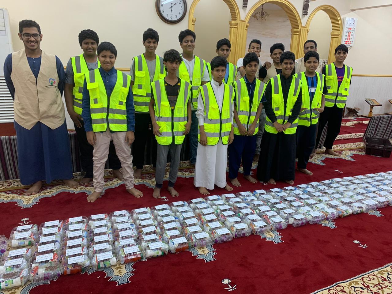 فريق النخبة التطوعي يُطلق مبادرة إفطار صائم ويُوزع 250 وجبة بجازان