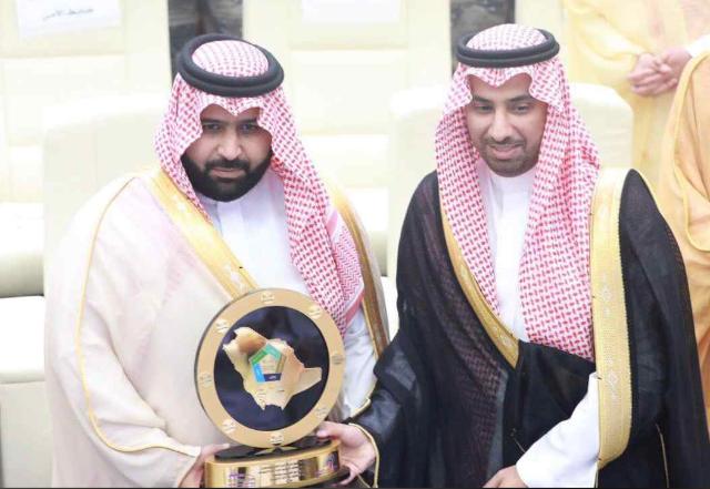 نائب أمير جازان يكرم سعادة مُحافظ العارضة الدكتور سلطان بن منيخر