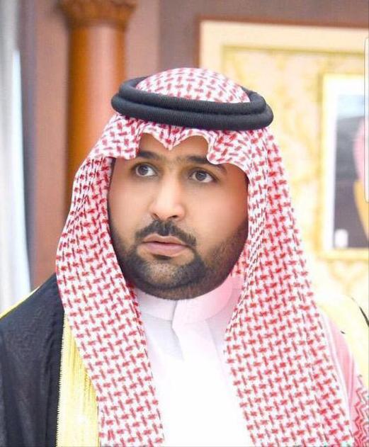 الأمير محمد بن عبدالعزيز ينقل تعازي القيادة لأسرة الشهيد المالكي