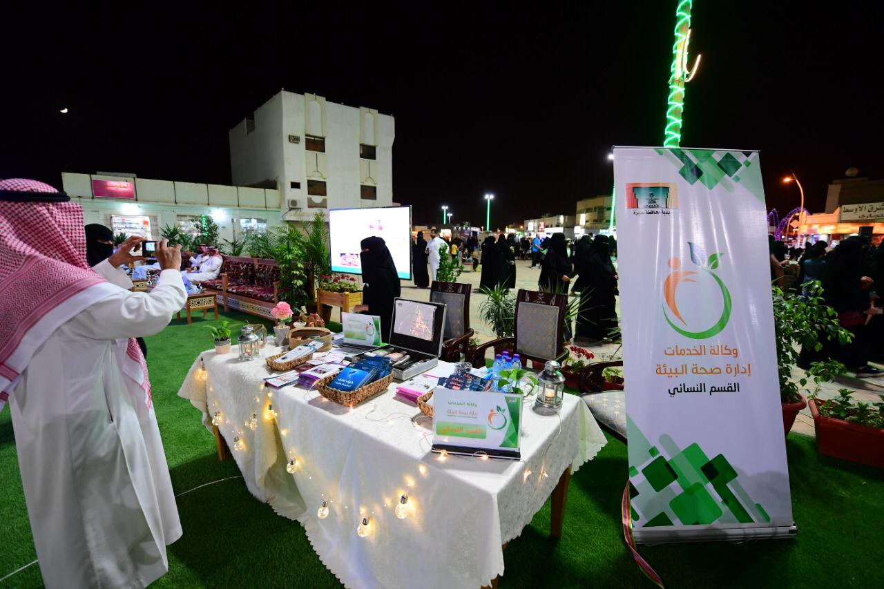 برامج تثقيفيه والعاب ترفيهية بجناح بلدية عنيزة بمهرجان ليالي رمضان