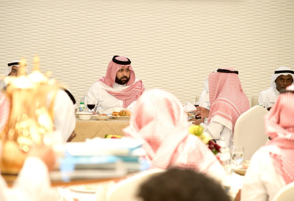 نائب أمير جازان يقيم مأدبه إفطار رمضاني لأيتام مؤسسة “إخاء”