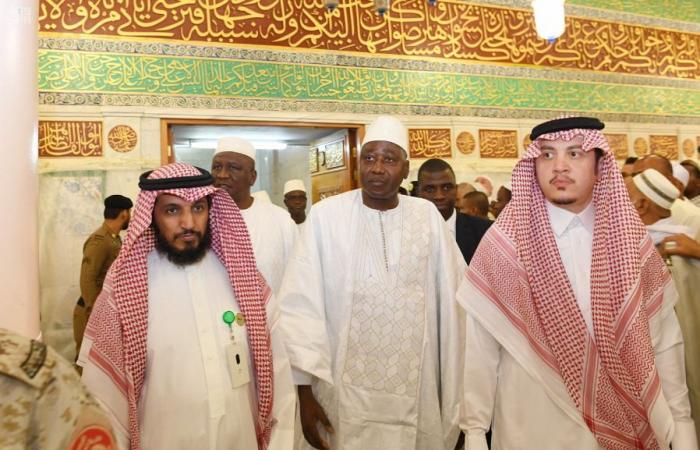 رئيس الوزراء رئيس الحكومة وزير الميزانية بساحل العاج يزور المسجد النبوي