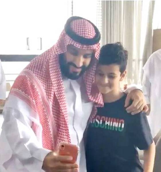 لتلبية رغبة طفل الأمير محمد بن سلمان يوثق السلفي