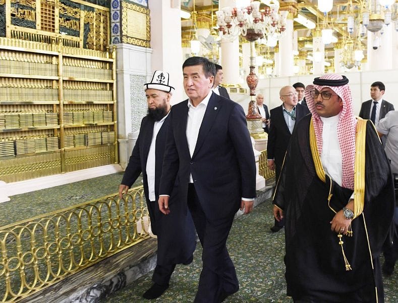 رئيس جمهورية قرغيزيا يزور المسجد النبوي