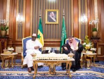 خادم الحرمين يلتقي الرئيس السنغالي على هامش القمة الإسلامية