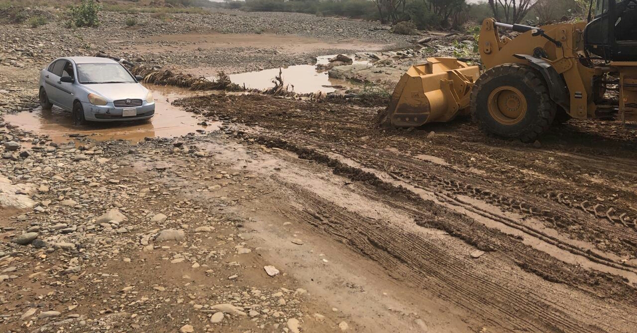 بلدية صبيا تفتح الطرق وتسحب مياه الأمطار المتجمعة في الشوارع والأحياء