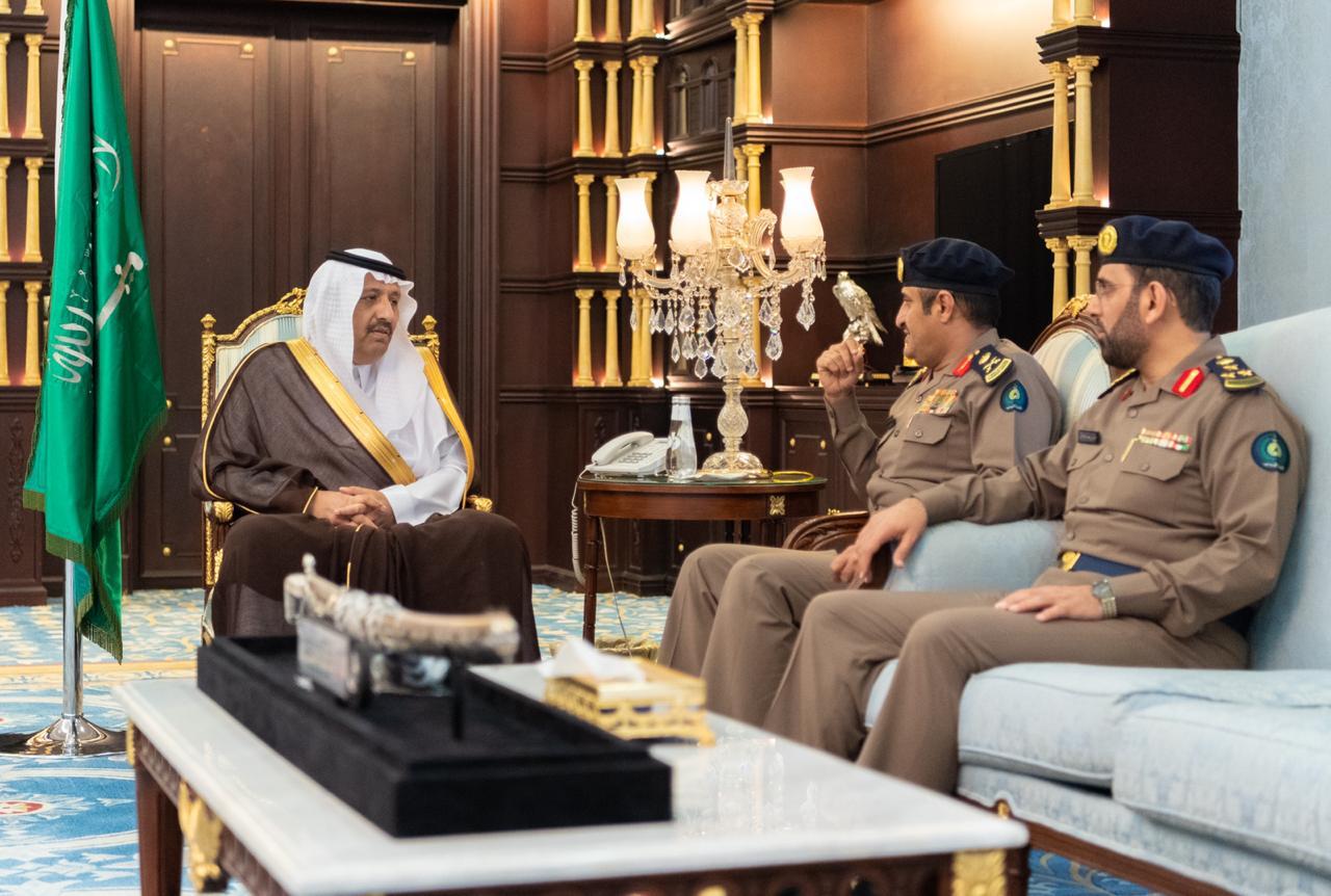 أمير منطقة الباحة يستقبل مدير الدفاع المدني بالمنطقة سابقًا