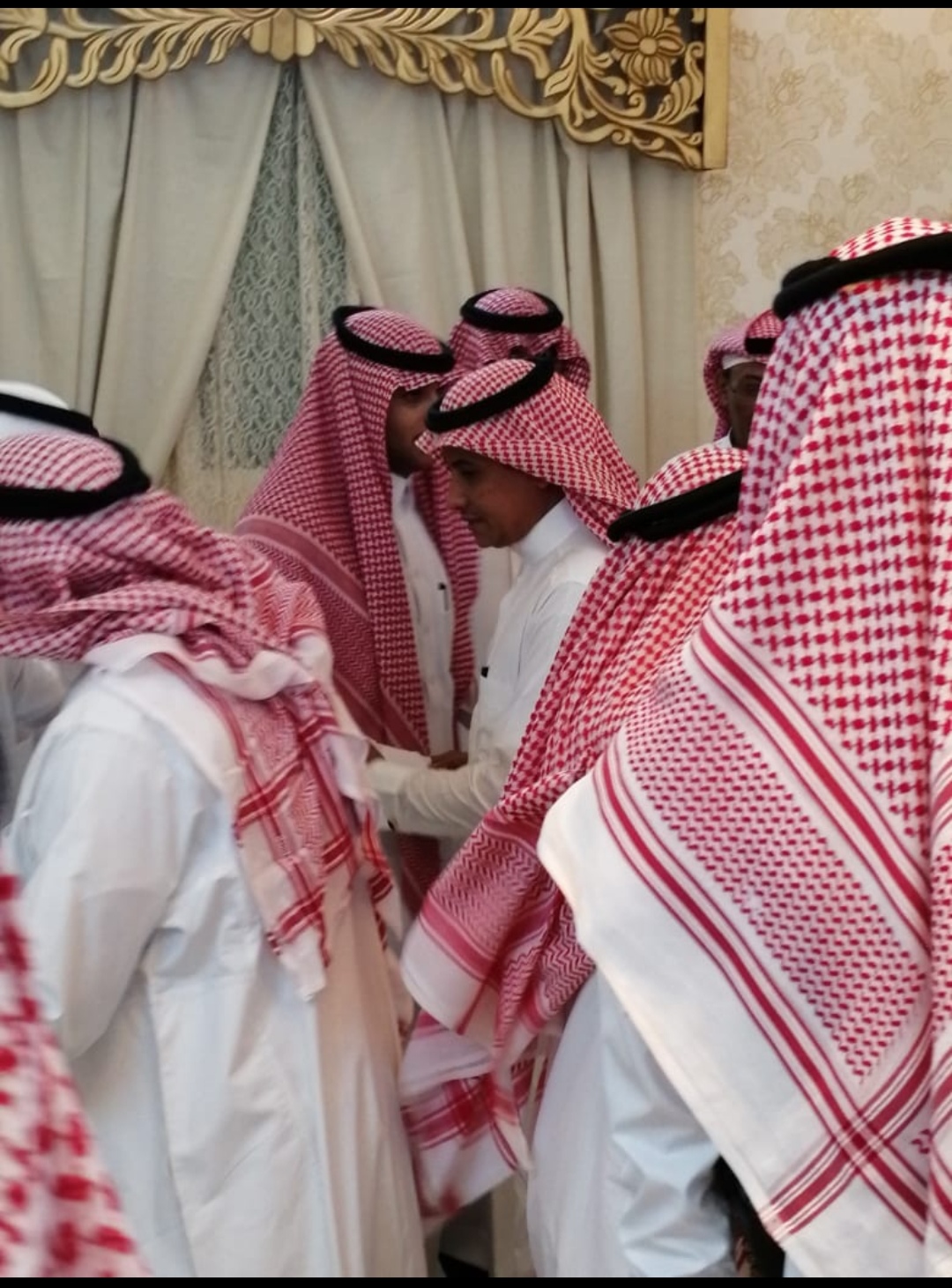 منور الأخرش يحتفل بعقد قرانه