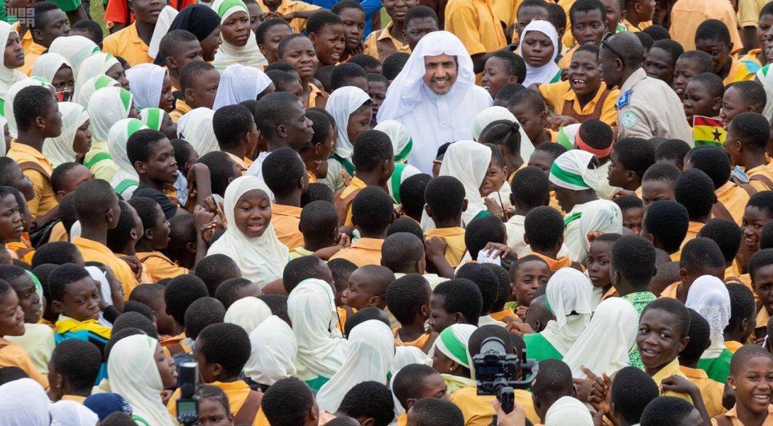 الأمين العام لرابطة العالم الإسلامي يدشن حزمة من المشروعات التنموية والرعوية في ⁧‫غانا‬⁩.
