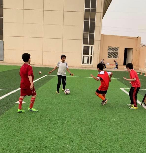 نادي الحي بابتدائية طارق بن زياد يفتتح أكاديمية كرة القدم للبراعم 