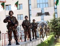 قوات الجيش الجزائري توقف عنصر دعم للجماعات الإرهابية بمنطقة خنشلة