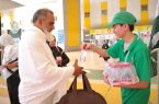 جمعية غيث الخيرية تنفرد وحيدة بسقيا الحجاج في صالة الحجاج بمطار الملك عبدالعزيز