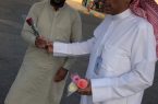 المنظمة العربية للسلام بالقصيم تودع الحجاح بباقات الورد