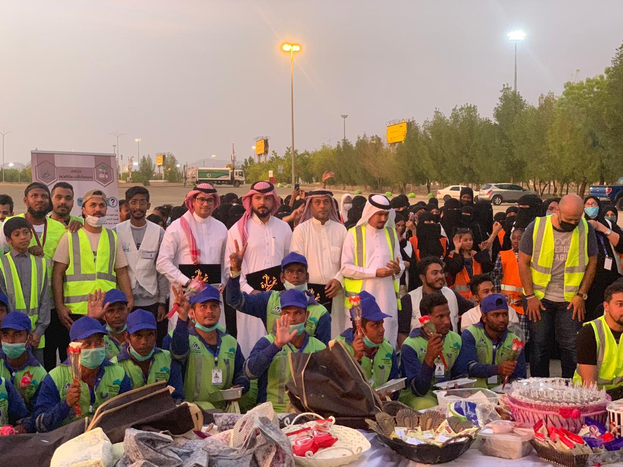 150 متطوع ومتطوعة من ” سقيا العطاء ”  بمبادرة تنظيف مشعر عرفات