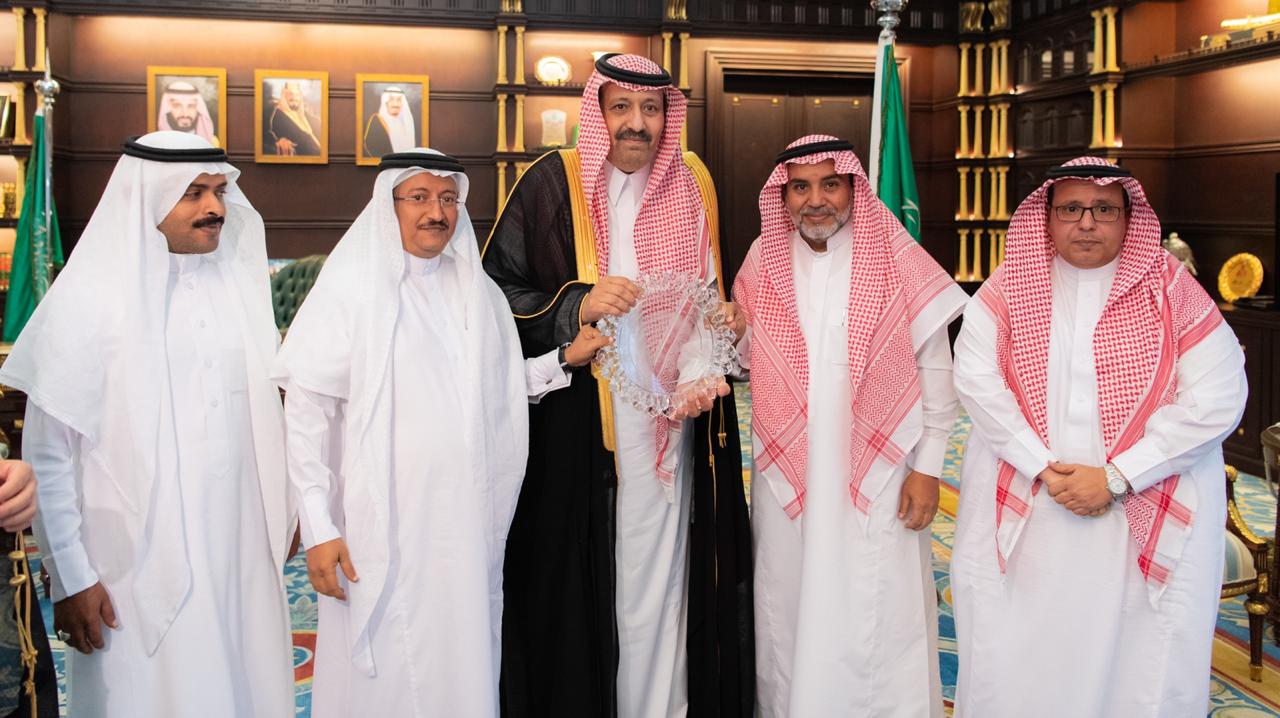أمير منطقة الباحة يستقبل رئيس جمعية عين التعاونية بالمنطقة