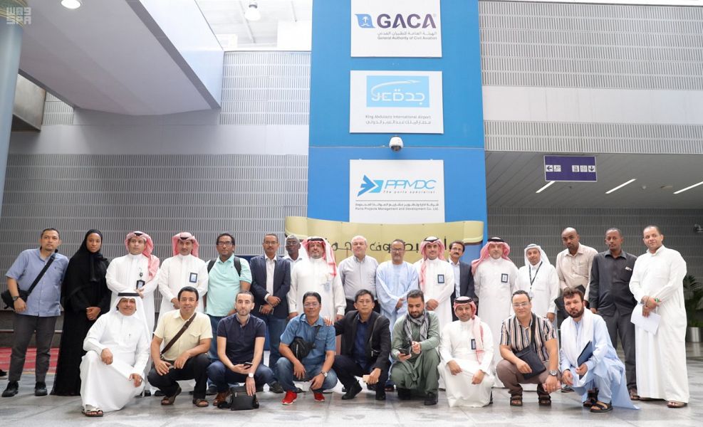 وفد إعلامي أجنبي متعدد الجنسيات يزور مطار الملك عبد العزيز ويطلع على الخدمات المقدمة لضيوف الرحمن