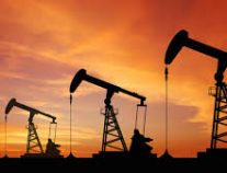 أسعار النفط ترتفع بأكثر من دولار للبرميل بدعم من توقعات خفض الإنتاج