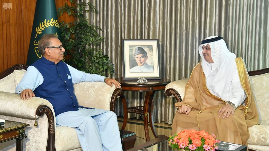 الرئيس الباكستاني يلتقي سفير خادم الحرمين الشريفين لدى باكستان