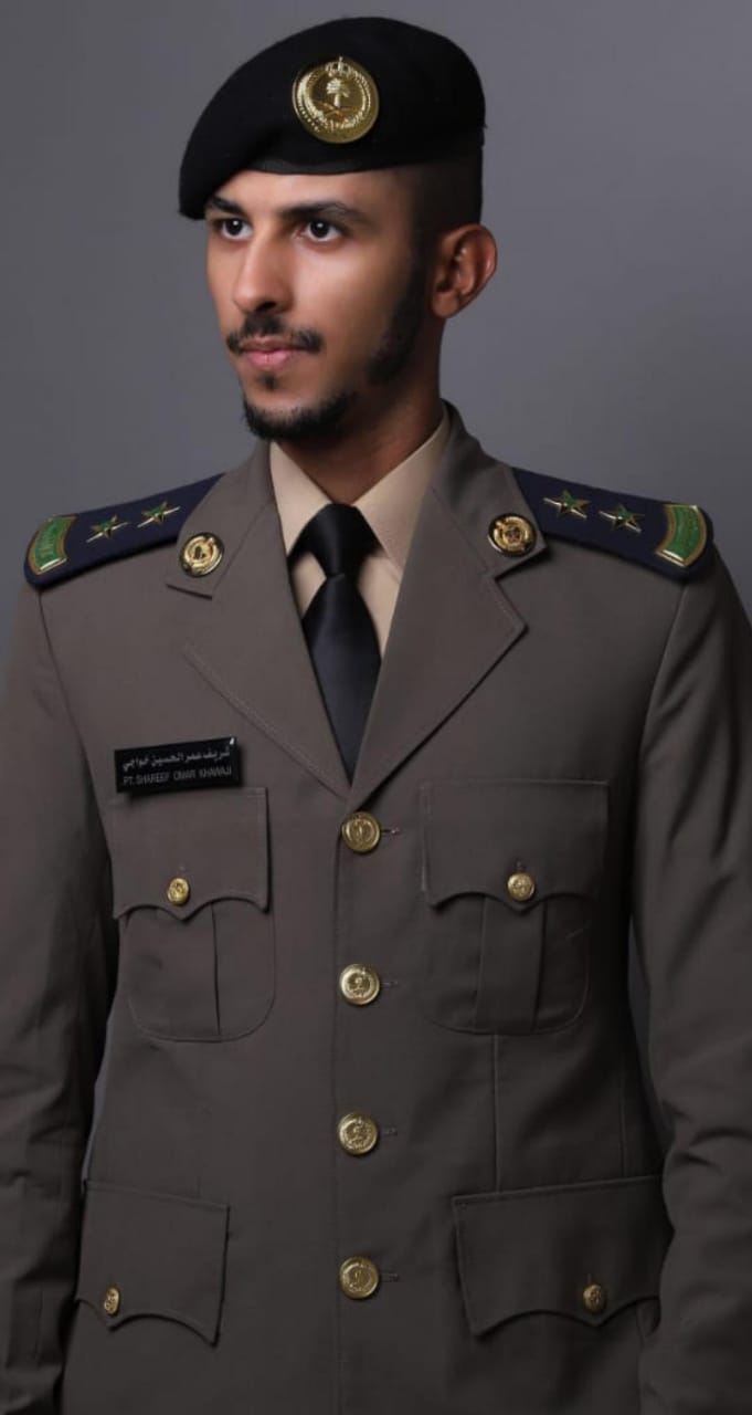 الخواجي يحتفل بتخرجه من كلية الملك فهد الأمنية برتبة ملازم أول