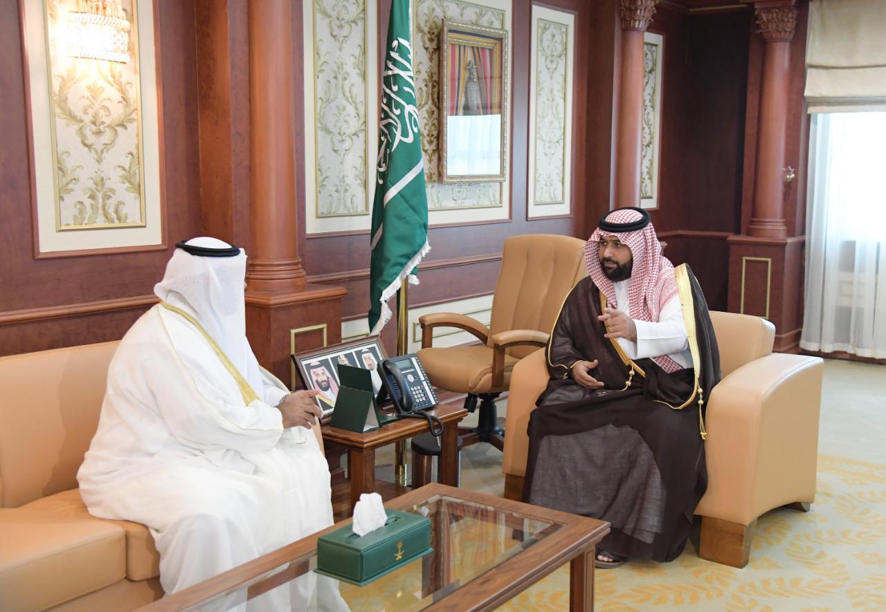 سمو الأمير محمد بن عبدالعزيز يستقبل مدير عام البريد السعودية بالمنطقة
