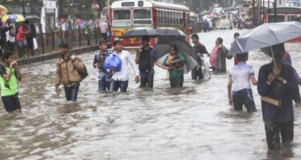 ارتفاع حصيلة ضحايا الأمطار في شمال الهند إلى 120 قتيلاً