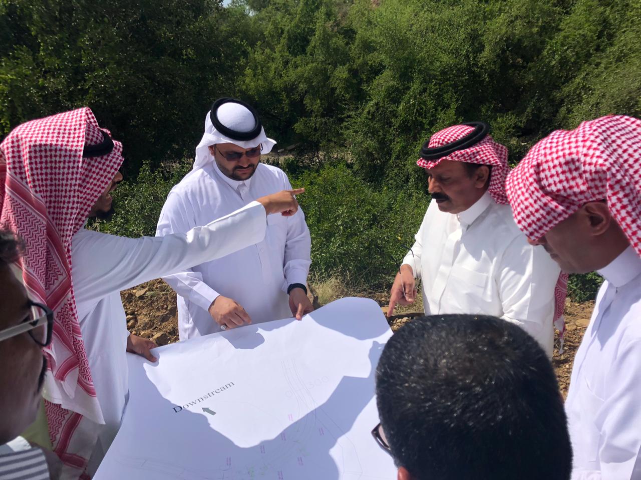 أمير منطقة جازان بالنيابة يكلف لجنة للمشاريع المتعثرة بالمناطق الجبلية