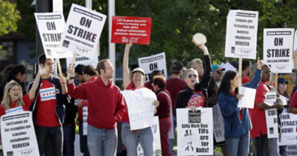 المعلمون فى شيكاغو يرفعون شعار “الإضراب هو الحل