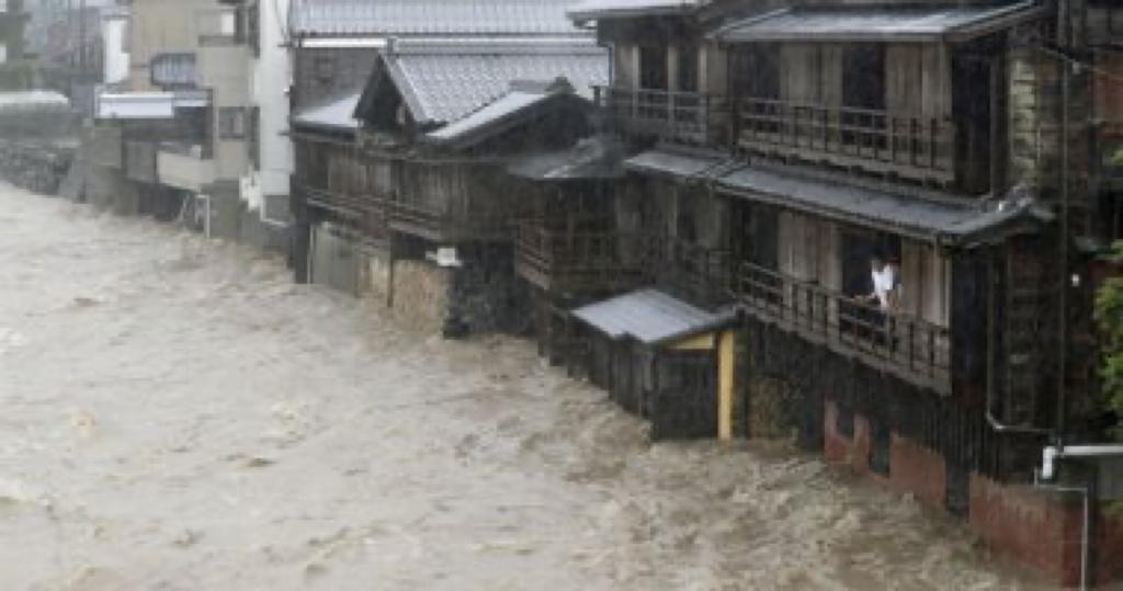 اليابان تكثف جهود الإنقاذ بعد مصرع 26 شخصا على خلفية إعصار هاجيبيس