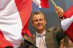 رئيس حزب الحرية النمساوى يطالب بوقف منح الجنسية والأسلحة للأتراك