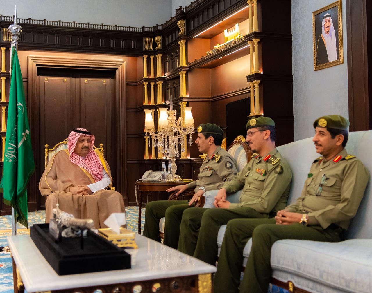 سمو أمير الباحة يستقبل مدير جوازات المنطقة العميد العنزي