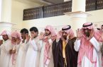 سمو الأمير محمد بن عبدالعزيز يؤدي صلاة الميت على رئيس رقباء مجممي