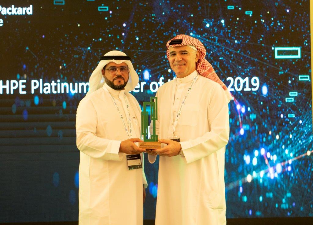 الخبير الاقتصادي السعودي علي رضا يحصل على جائزة الشريك المتميز من “HPE” في معرض جايتكس دبي 2019