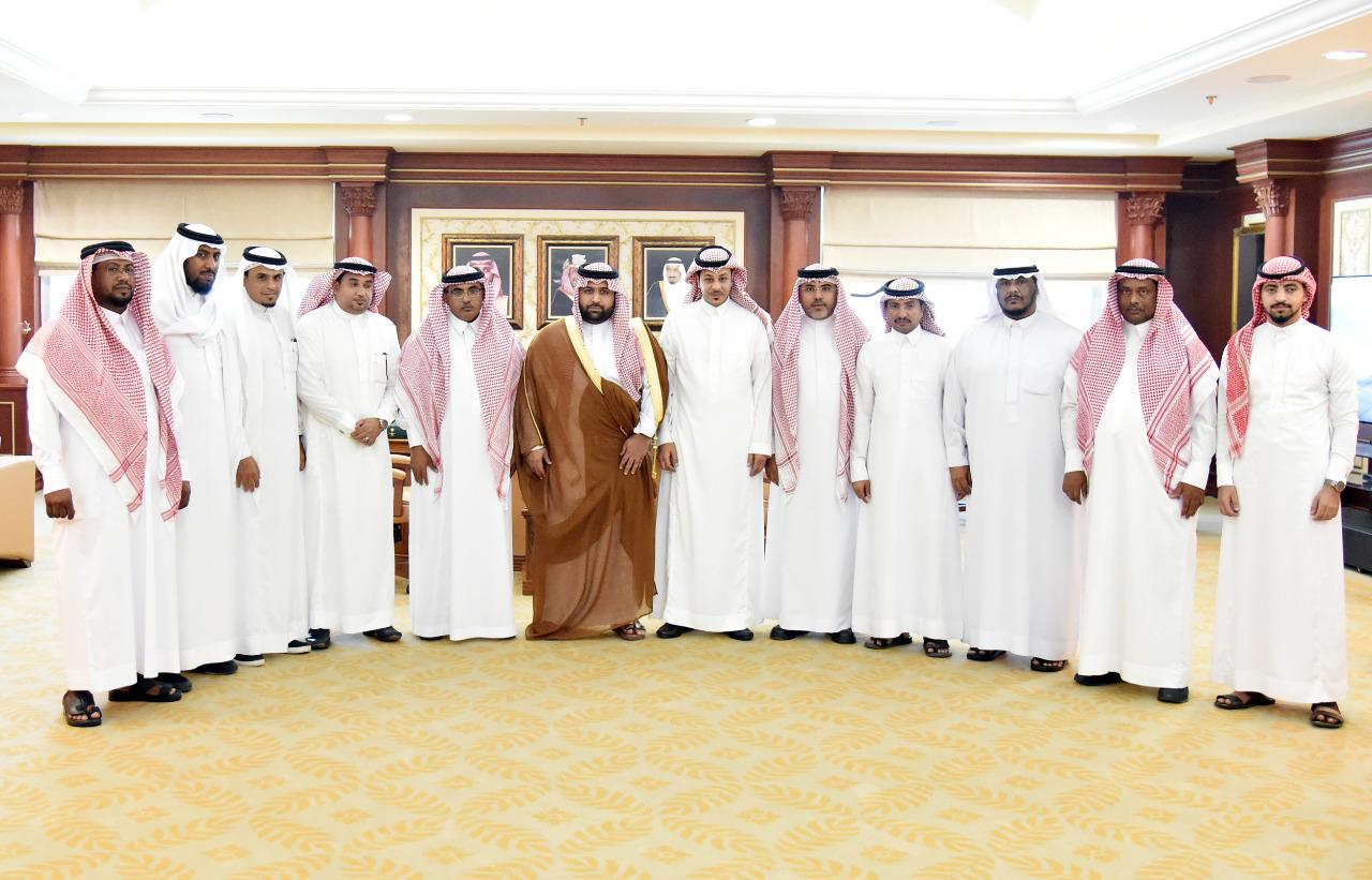 سمو الأمير محمد بن عبدالعزيز يطلع على أعمال وبرامج المجلس البلدي بمركز السهي