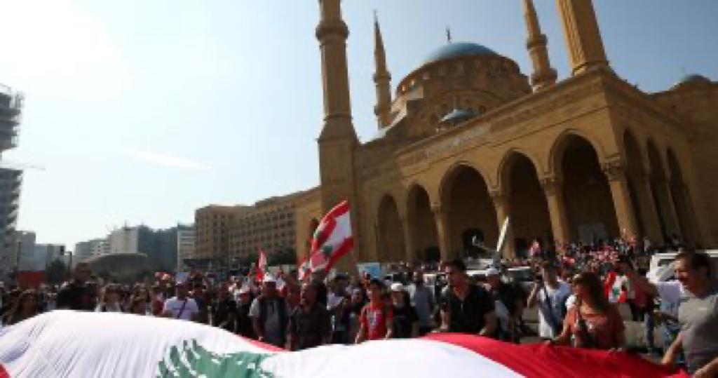 :تواجد أمنى مكثف في لبنان ومنع دخول الدراجات النارية لمحيط ساحات التظاهر ببيروت