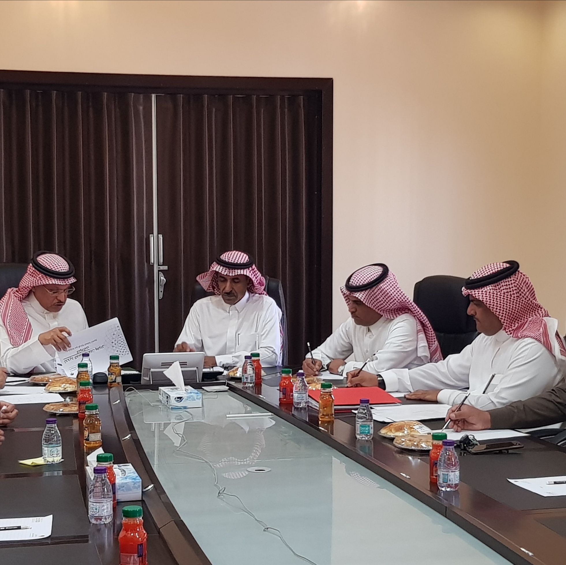 فرع وزارة العمل والتنمية الإجتماعية  بمنطقة الباحة يعقد اجتماعاً لمناقشة التوطين بالمنطقة