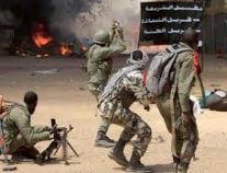 مقتل ما لا يقل عن 25 جنديًا و 15 مسلحًا في اشتباكات عنيفة في مالي