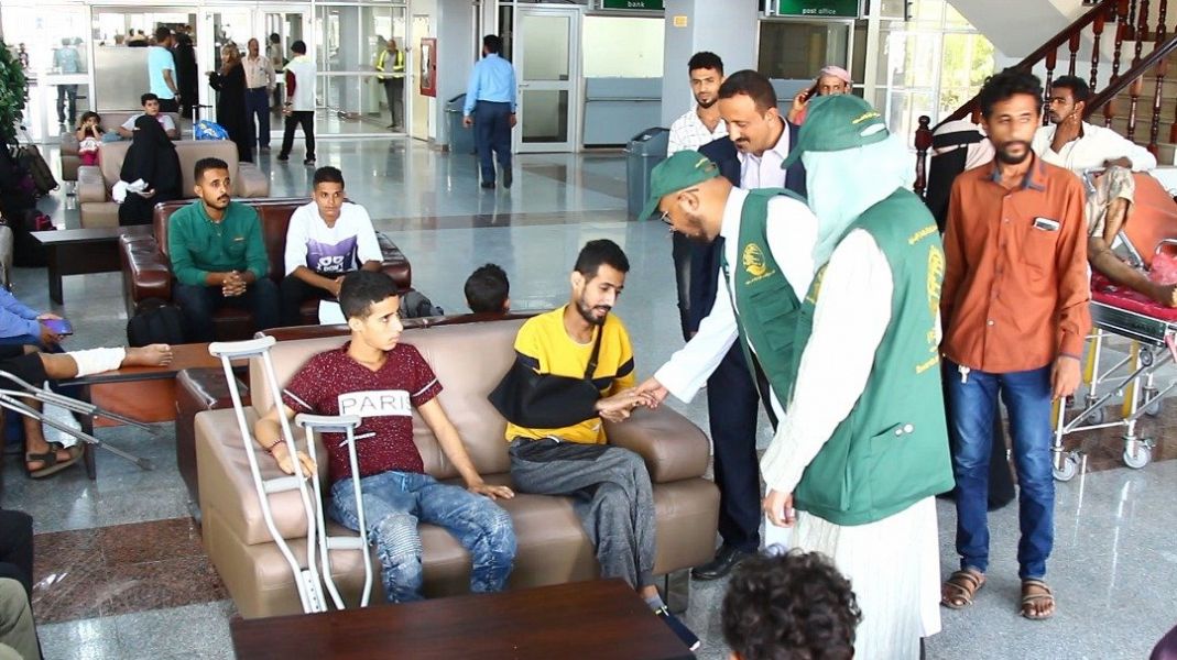 مركز الملك سلمان للإغاثة ينقل المصابين اليمنيين في أحداث عدن وأبين إلى المملكة لتلقي العلاج على نفقته