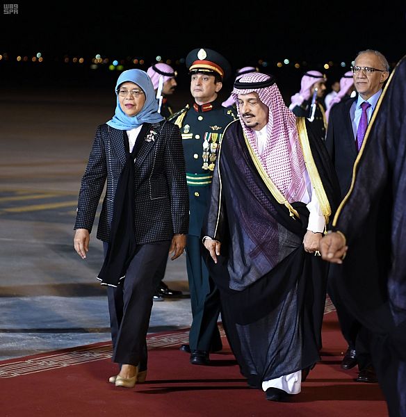 رئيسة جمهورية سنغافورة تصل الرياض