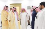 سمو الأمير محمد بن عبدالعزيز ينقل تعازي القيادة لوالد وذوي الشهيد “النجعي”