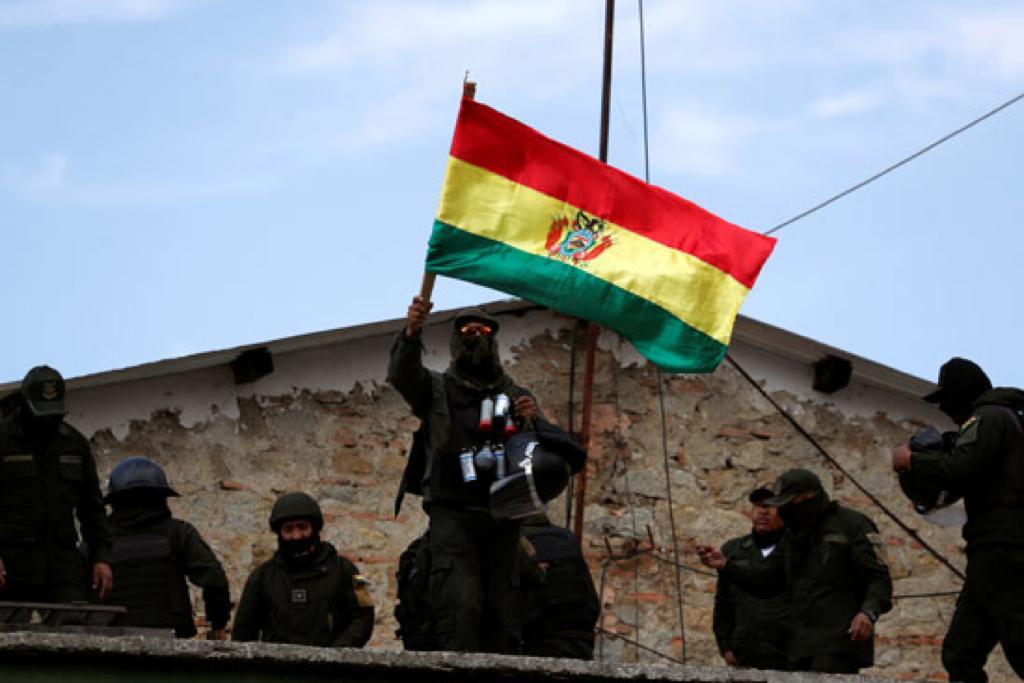 معارضو رئيس بوليفيا يستولون على محطة إذاعة وقناة لمنع تغطية الإحتجاجات