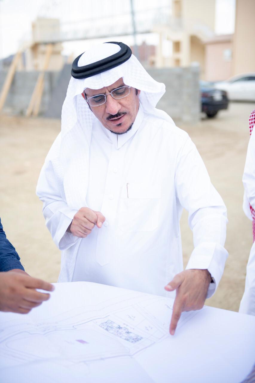 مدير جامعة الباحة يتفقد مشروع إنشاء مدرسة تعليم قيادة المركبات للسيدات