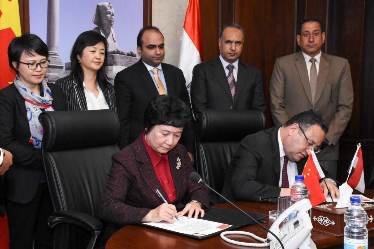 توقيع خطاب نوايا لإقامة علاقة توأمة المدن بين الإسكندرية فى مصر و هاينان الصينية 
