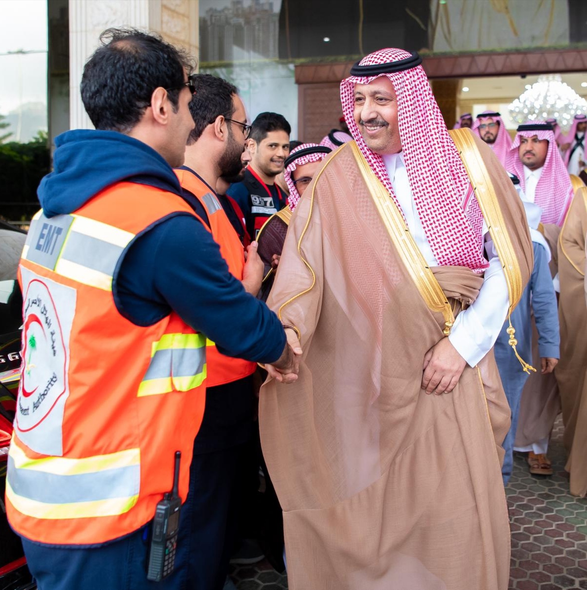 أمير منطقة الباحة يستقبل مدير الهلال الأحمر الغامدي